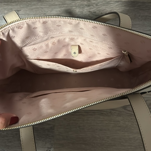 Kate Spade Tote - Picture 3 of 4